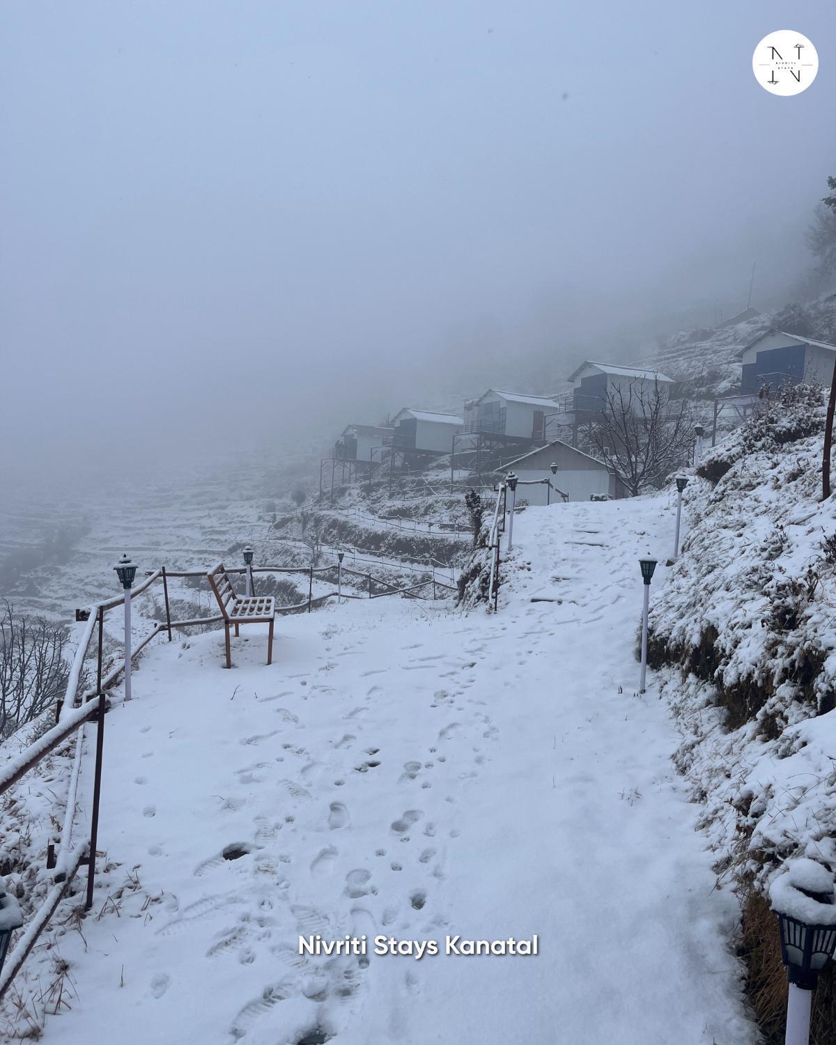 Nivriti Stays Kanatal Ngoại thất bức ảnh
