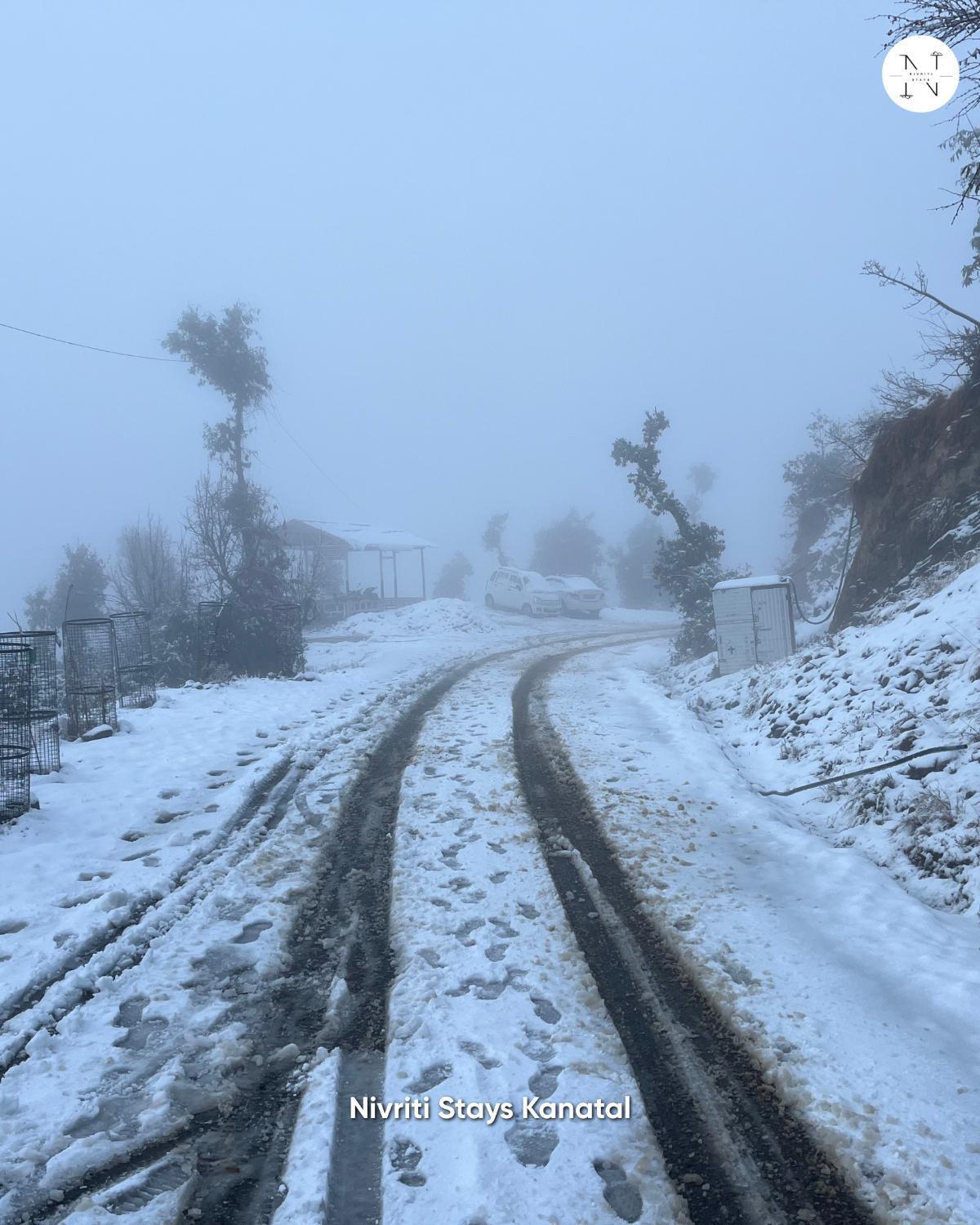 Nivriti Stays Kanatal Ngoại thất bức ảnh